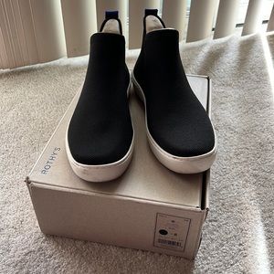 Rothys Chelsea Boots - Black Size 8